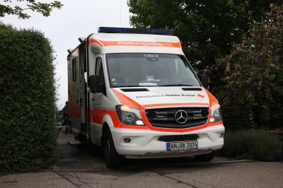 Remshalden-Buoch: Kellerbrand in Gebaeude - Feuerwehr im Einsatz